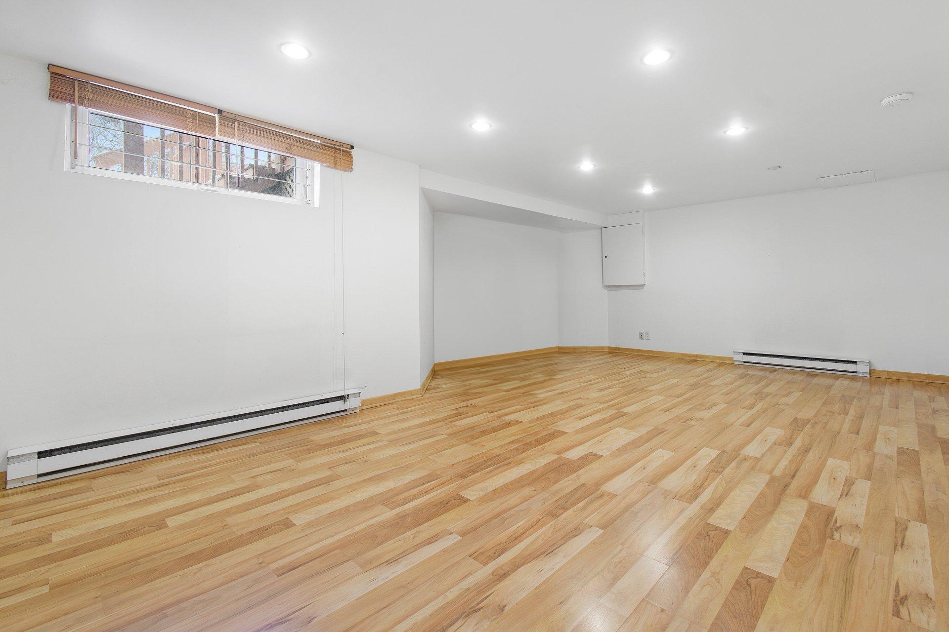 









18113


Rue Rousson

,
Montréal (Pierrefonds-Roxboro),




QC
H9K1J6

