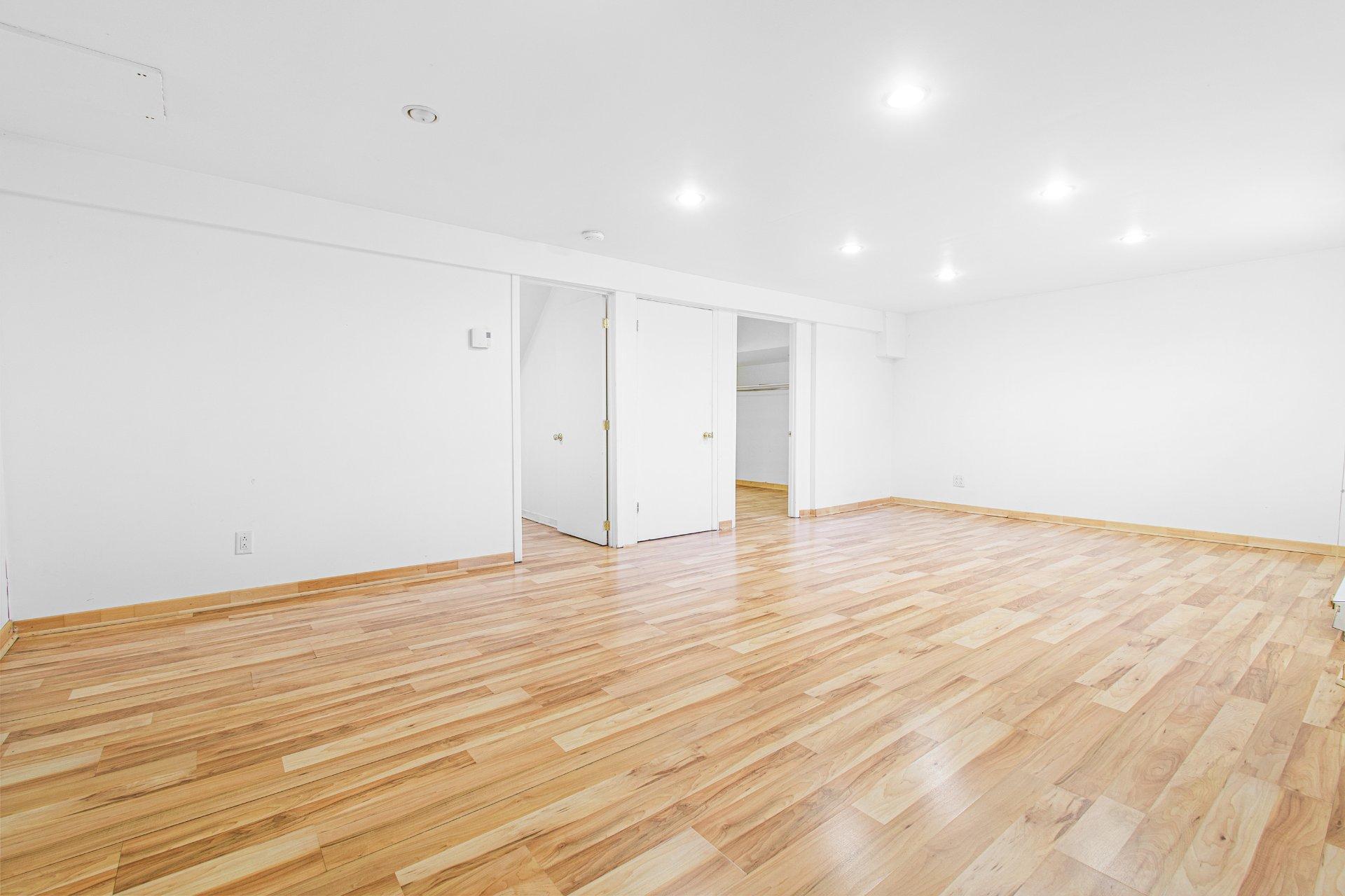 









18113


Rue Rousson

,
Montréal (Pierrefonds-Roxboro),




QC
H9K1J6

