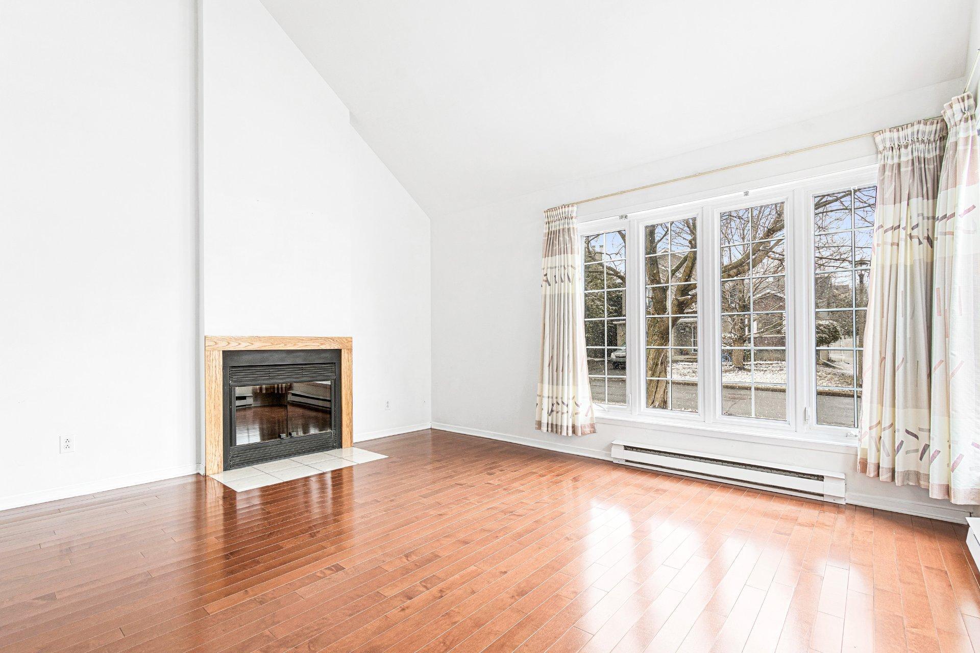 









18113


Rue Rousson

,
Montréal (Pierrefonds-Roxboro),




QC
H9K1J6

