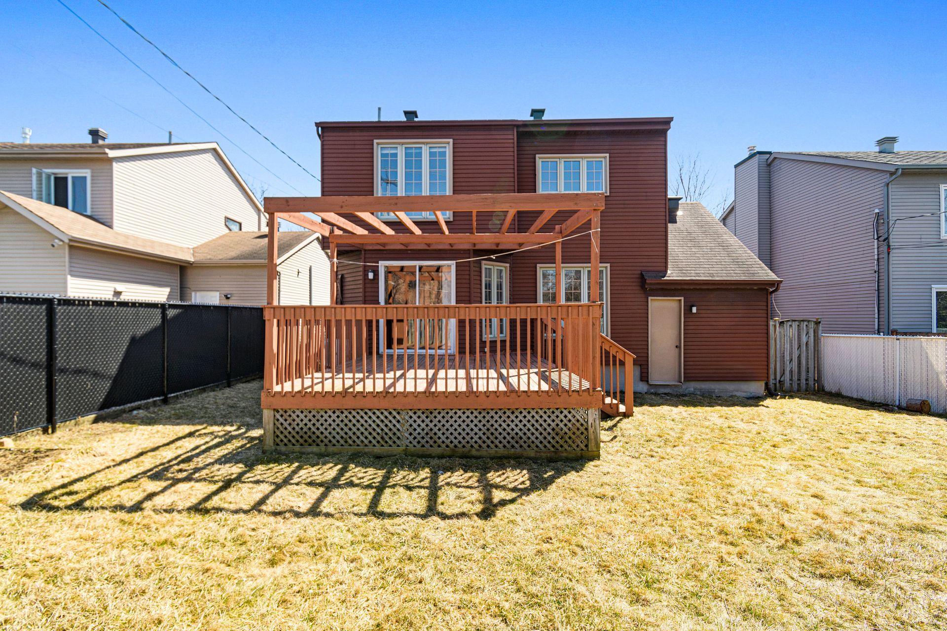 









18113


Rue Rousson

,
Montréal (Pierrefonds-Roxboro),




QC
H9K1J6

