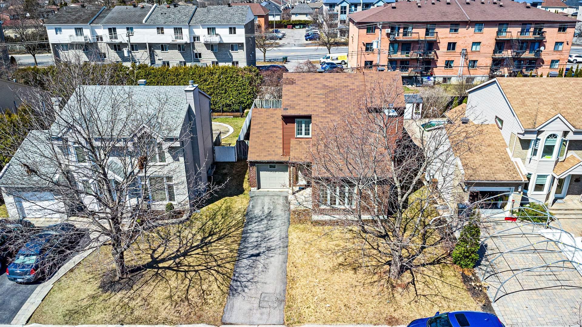 









18113


Rue Rousson

,
Montréal (Pierrefonds-Roxboro),




QC
H9K1J6

