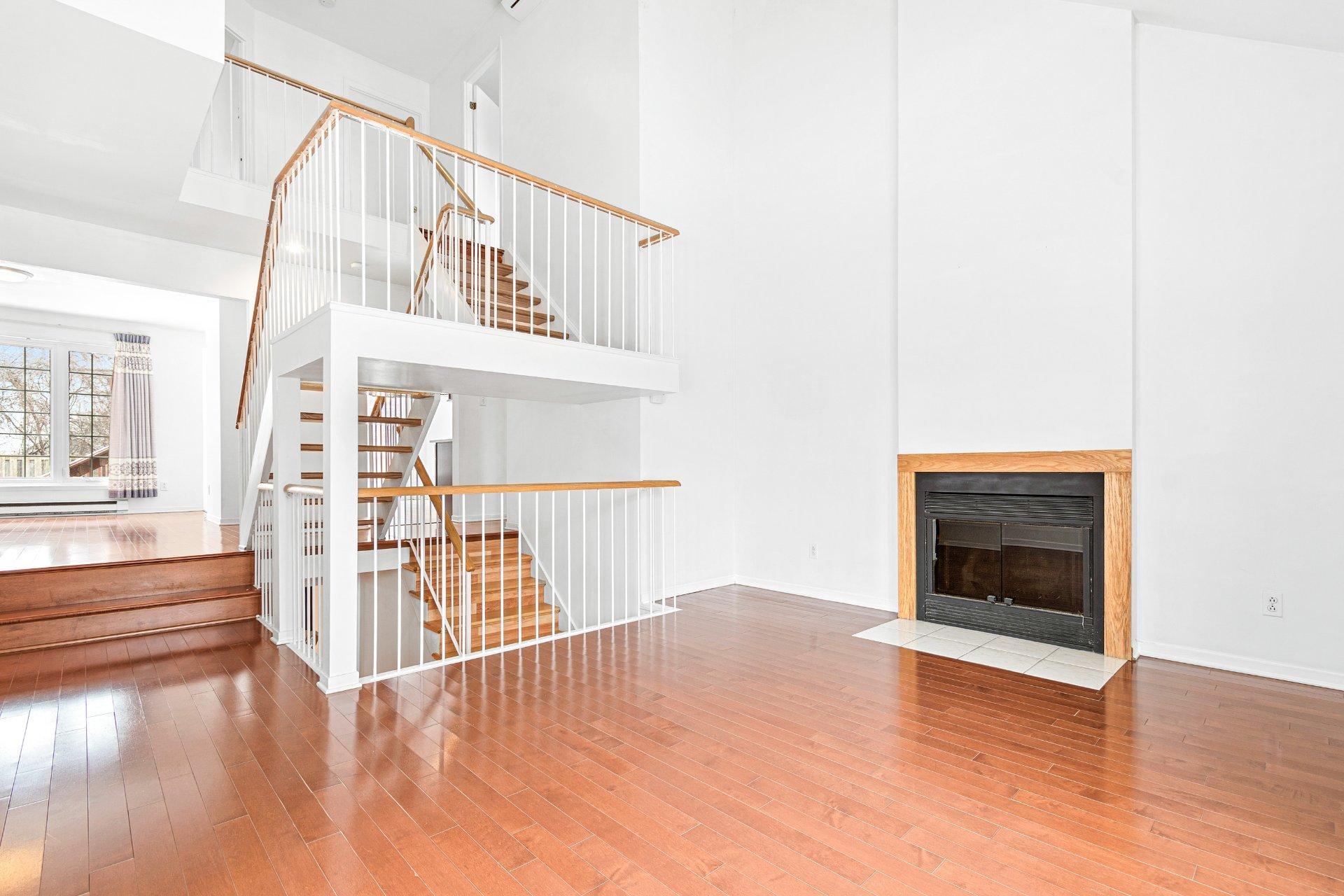 









18113


Rue Rousson

,
Montréal (Pierrefonds-Roxboro),




QC
H9K1J6

