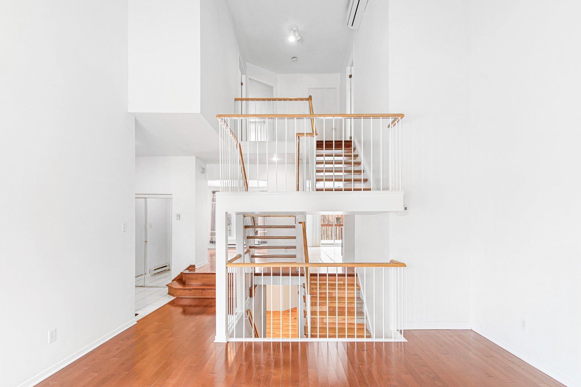 









18113


Rue Rousson

,
Montréal (Pierrefonds-Roxboro),




QC
H9K1J6

