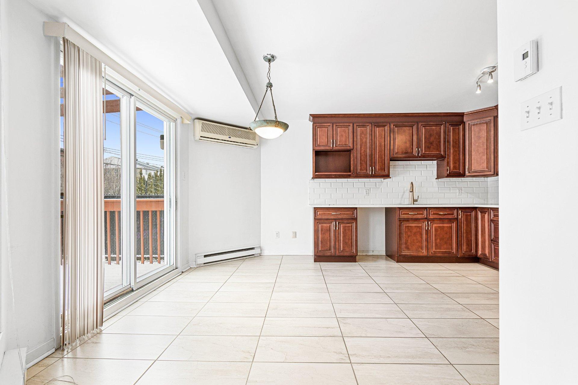 









18113


Rue Rousson

,
Montréal (Pierrefonds-Roxboro),




QC
H9K1J6

