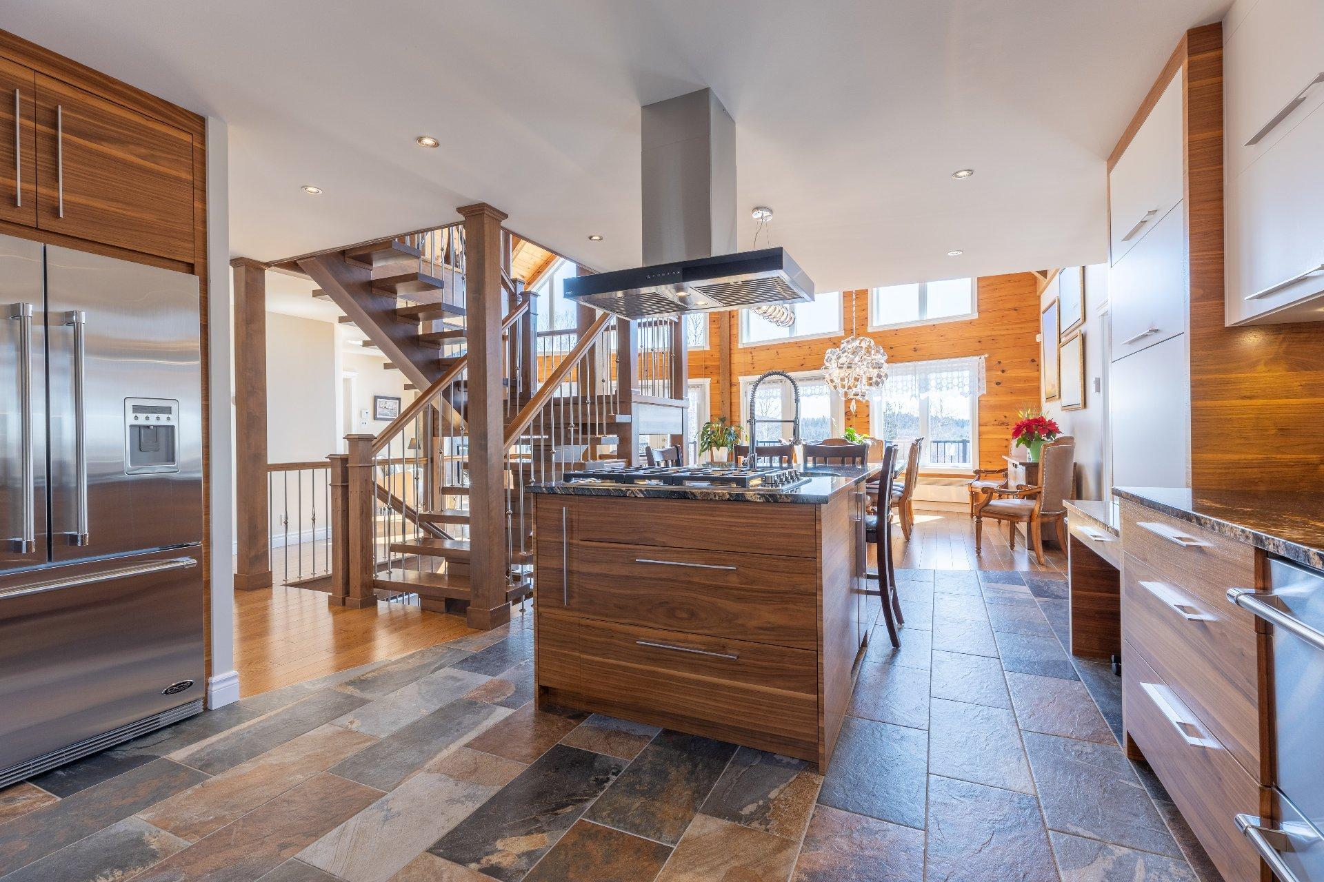 









521


Rue Vic

,
Saint-Michel-des-Saints,




QC
J0K3B0


