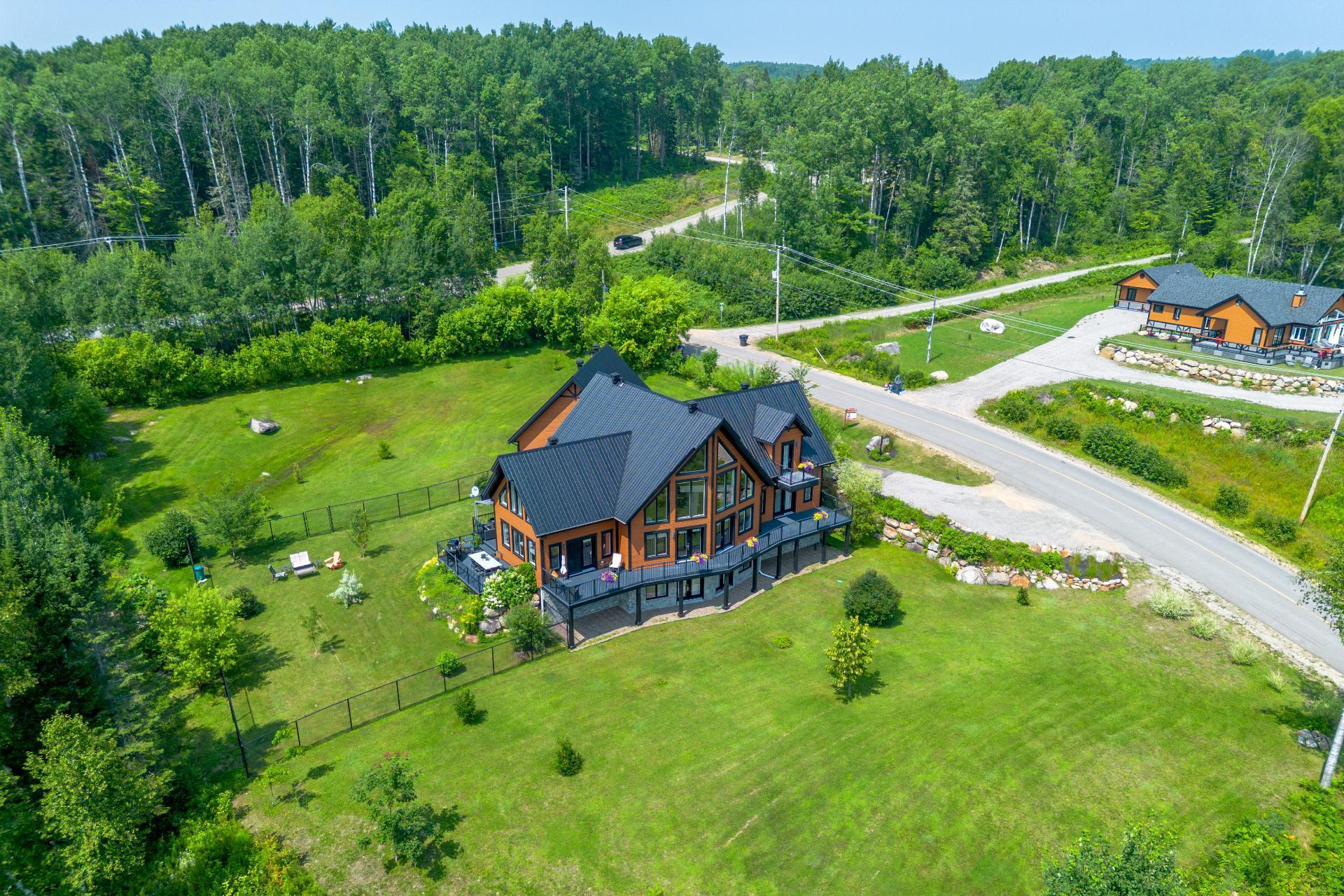 









521


Rue Vic

,
Saint-Michel-des-Saints,




QC
J0K3B0

