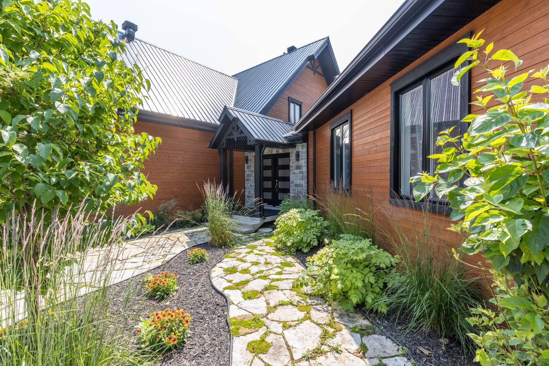 









521


Rue Vic

,
Saint-Michel-des-Saints,




QC
J0K3B0

