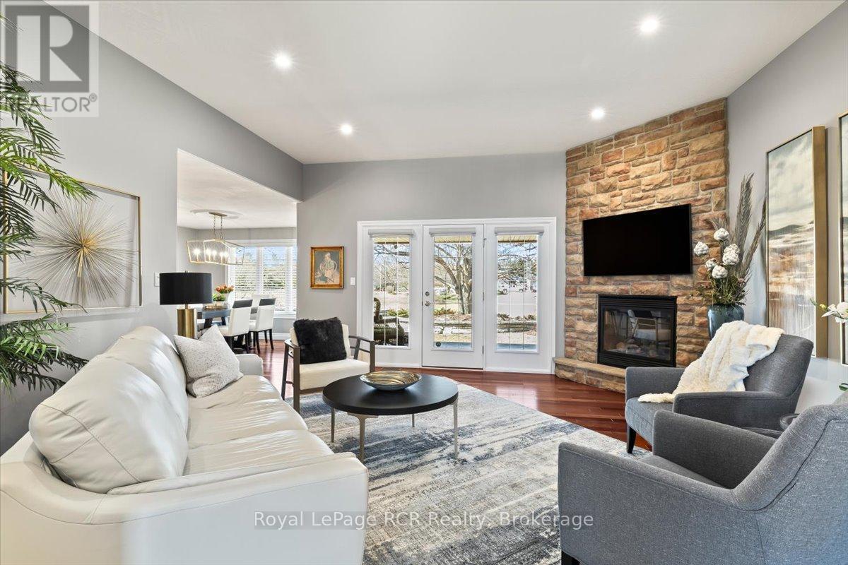 












98 11TH AVENUE

,
Hanover,




Ontario
N4N3V2

