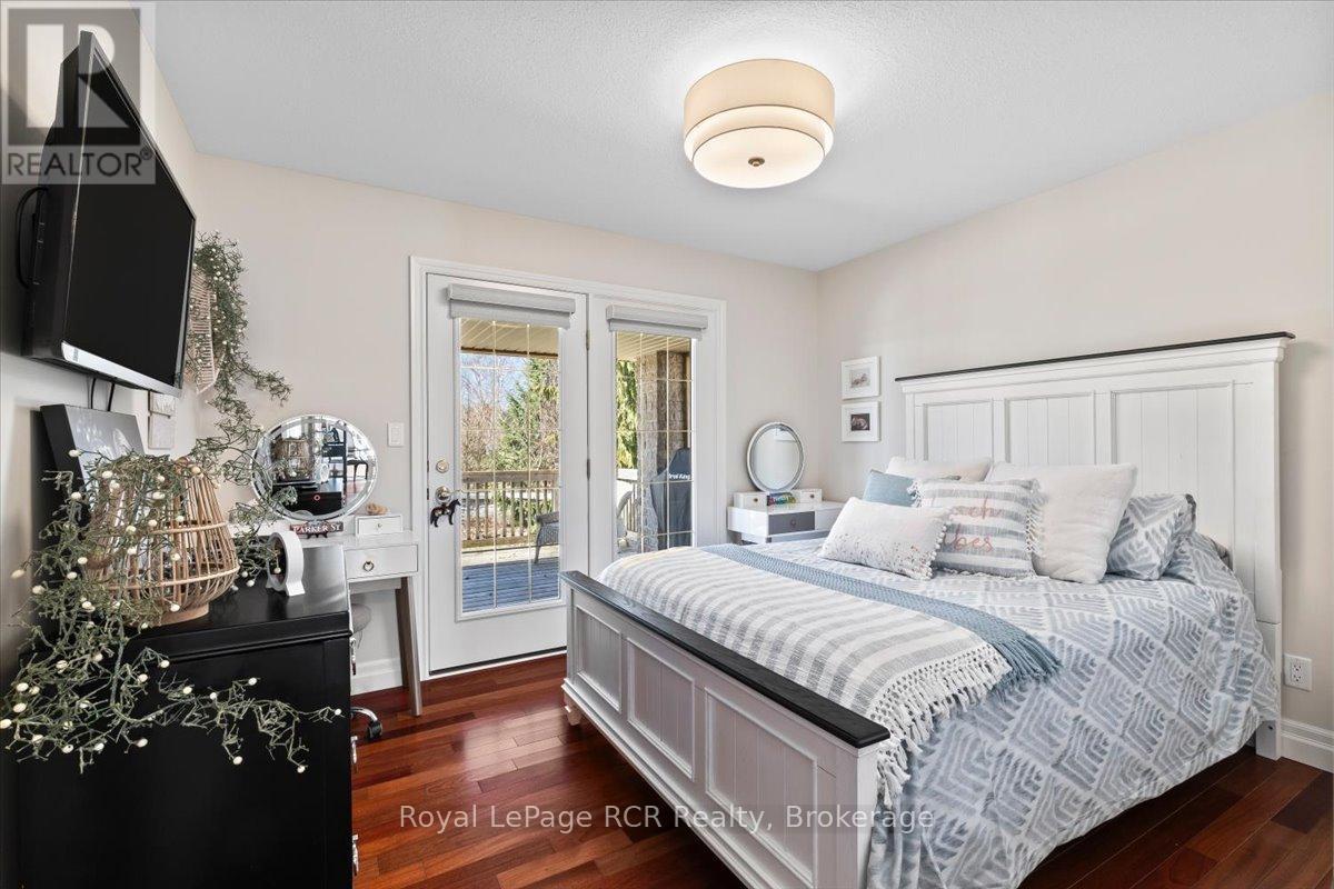












98 11TH AVENUE

,
Hanover,




Ontario
N4N3V2

