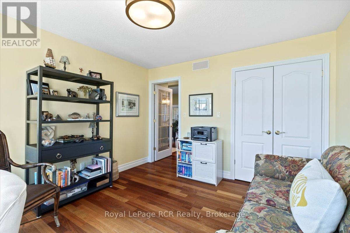 












98 11TH AVENUE

,
Hanover,




Ontario
N4N3V2

