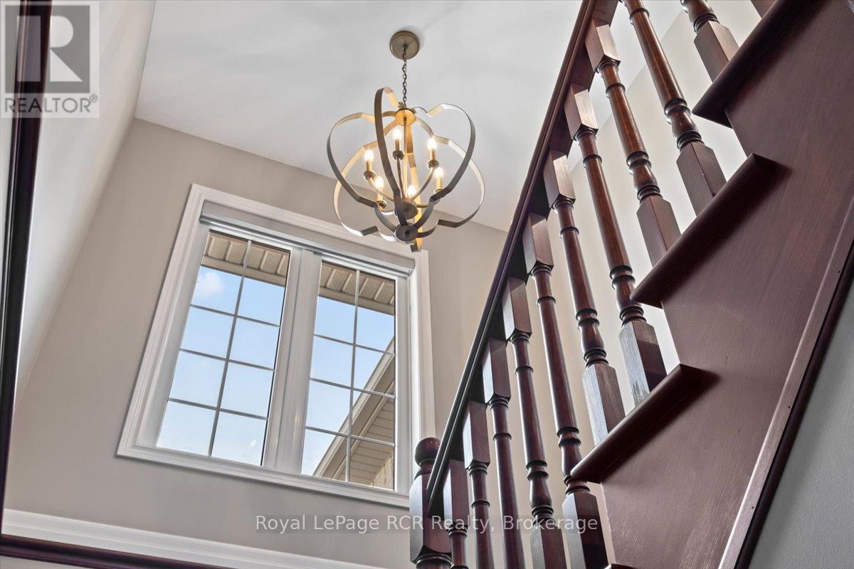 












98 11TH AVENUE

,
Hanover,




Ontario
N4N3V2

