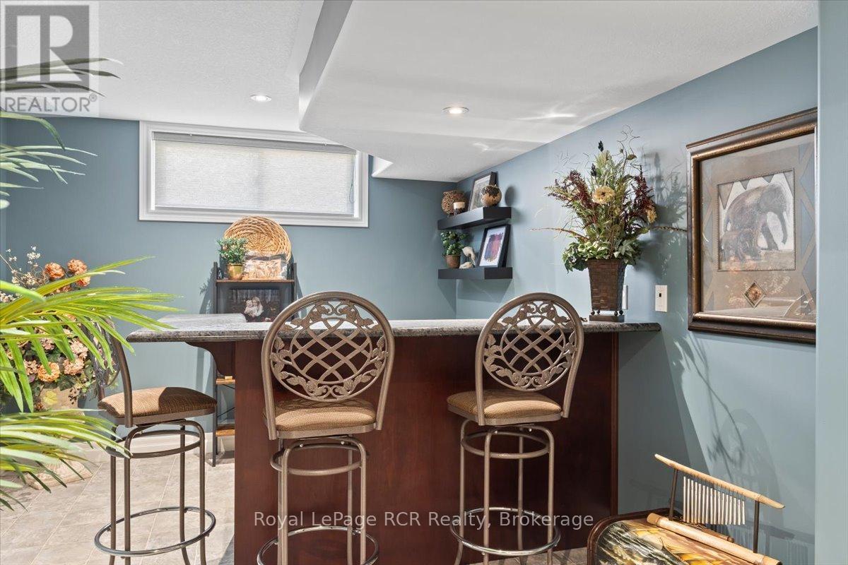 












98 11TH AVENUE

,
Hanover,




Ontario
N4N3V2

