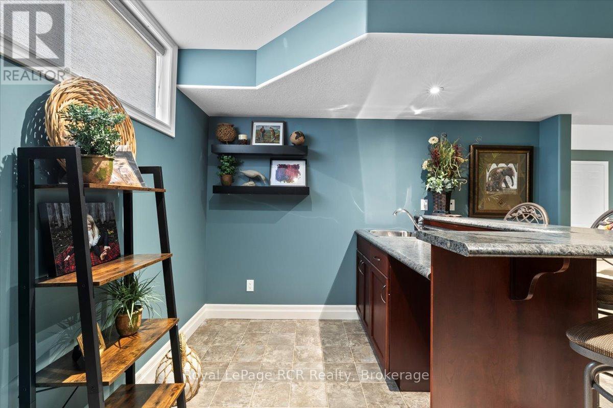 












98 11TH AVENUE

,
Hanover,




Ontario
N4N3V2

