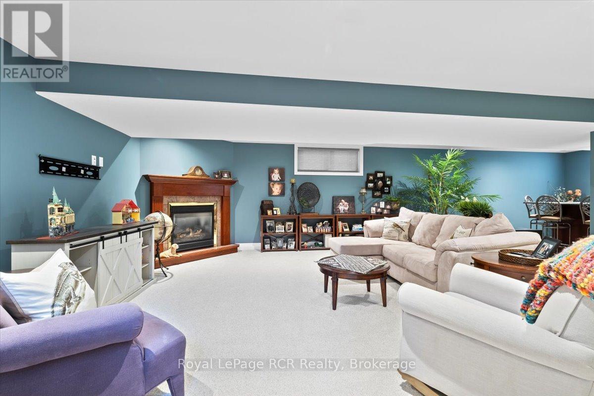 












98 11TH AVENUE

,
Hanover,




Ontario
N4N3V2

