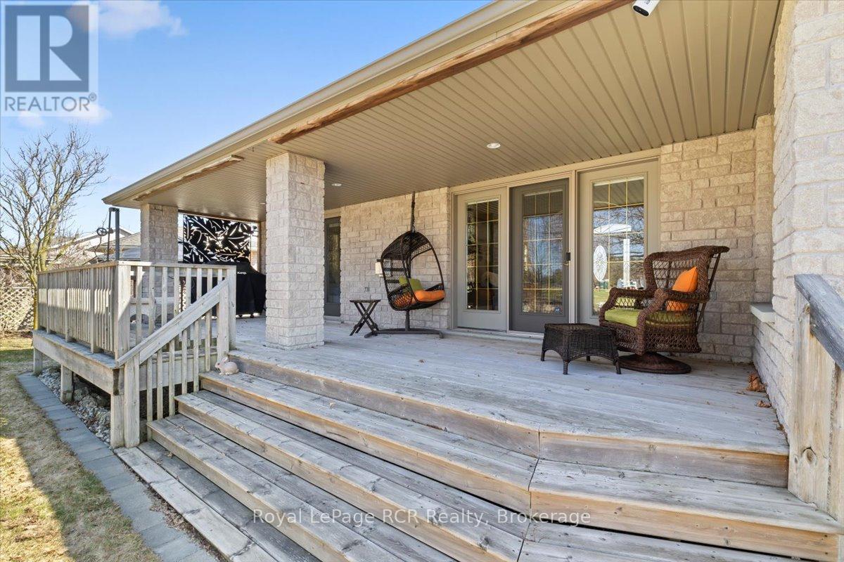 












98 11TH AVENUE

,
Hanover,




Ontario
N4N3V2

