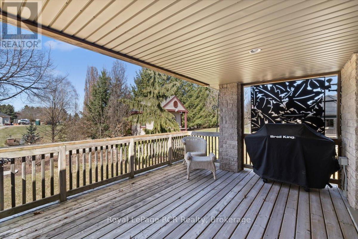 












98 11TH AVENUE

,
Hanover,




Ontario
N4N3V2

