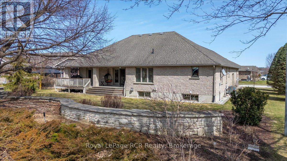 












98 11TH AVENUE

,
Hanover,




Ontario
N4N3V2

