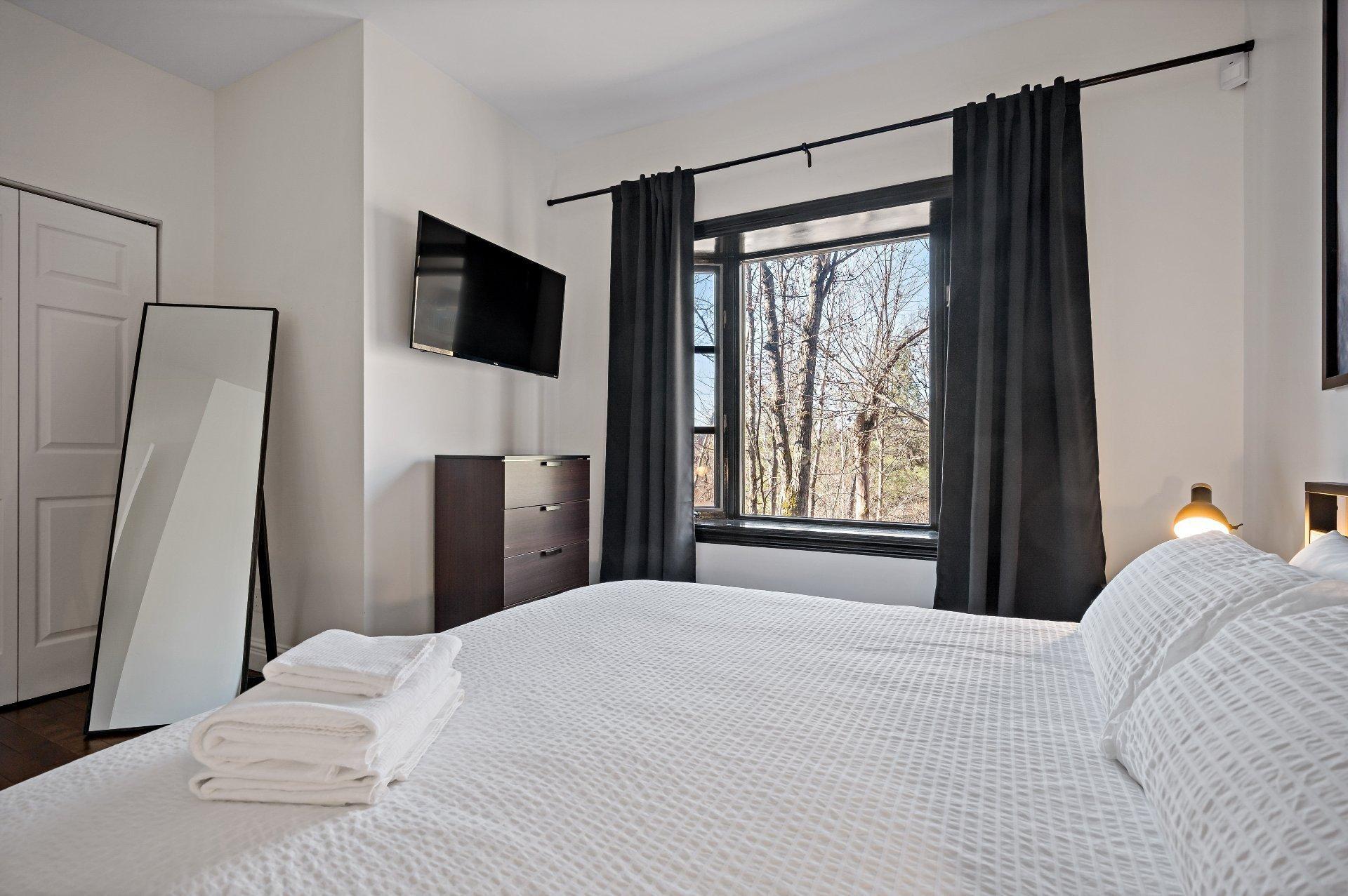 









230


Ch. de la Forêt

, 1,
Mont-Tremblant,




QC
J8E3K8


