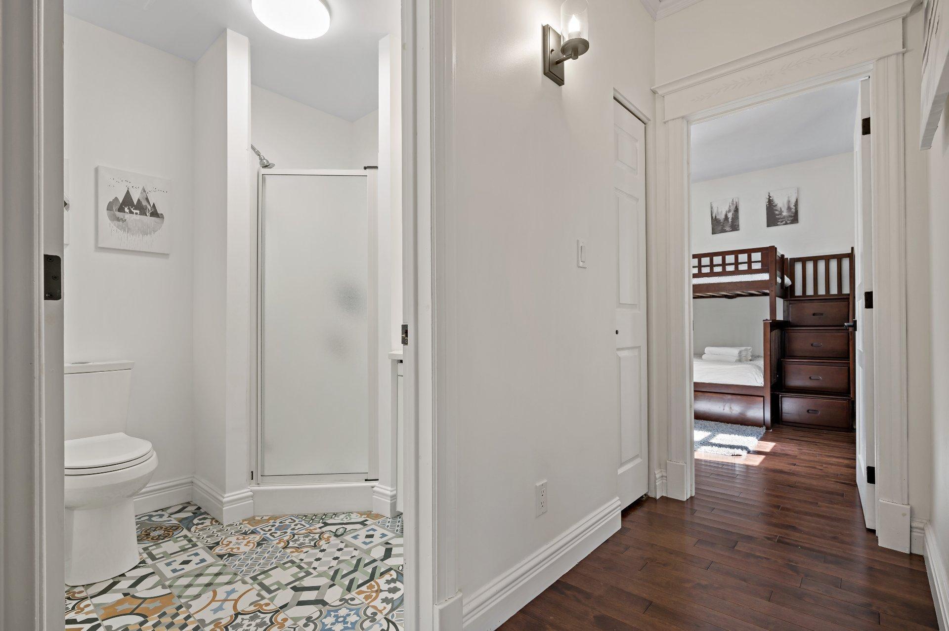 









230


Ch. de la Forêt

, 1,
Mont-Tremblant,




QC
J8E3K8

