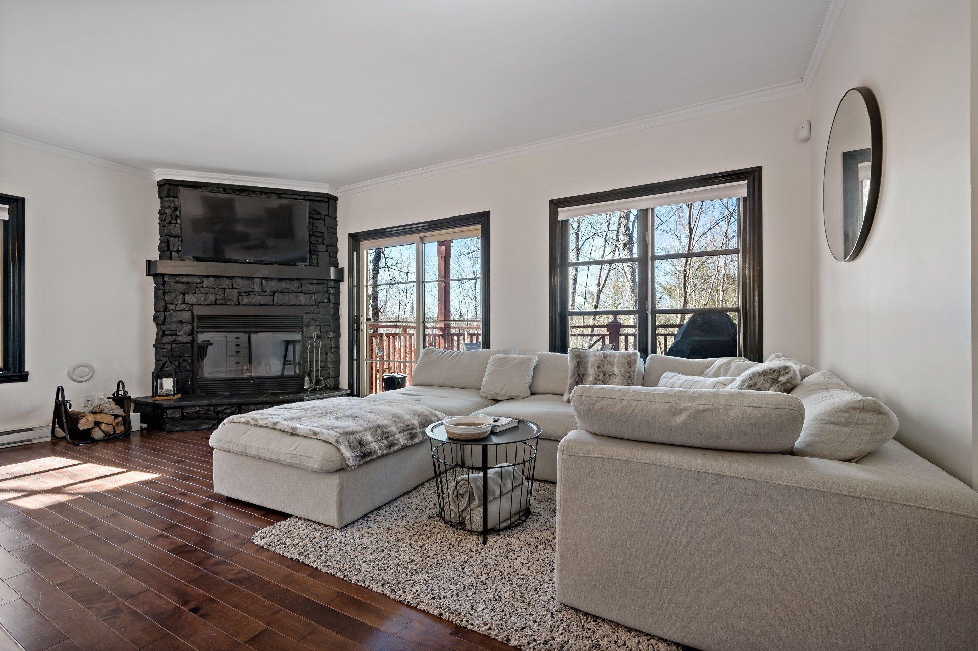 









230


Ch. de la Forêt

, 1,
Mont-Tremblant,




QC
J8E3K8

