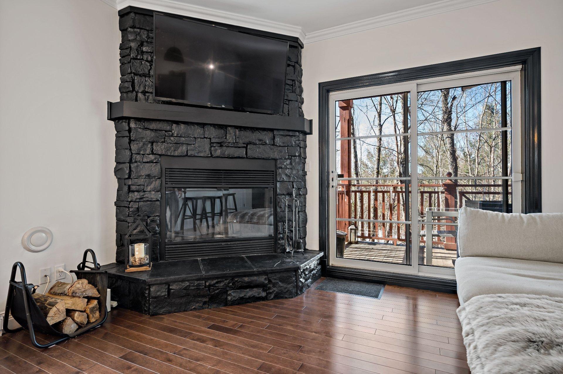 









230


Ch. de la Forêt

, 1,
Mont-Tremblant,




QC
J8E3K8

