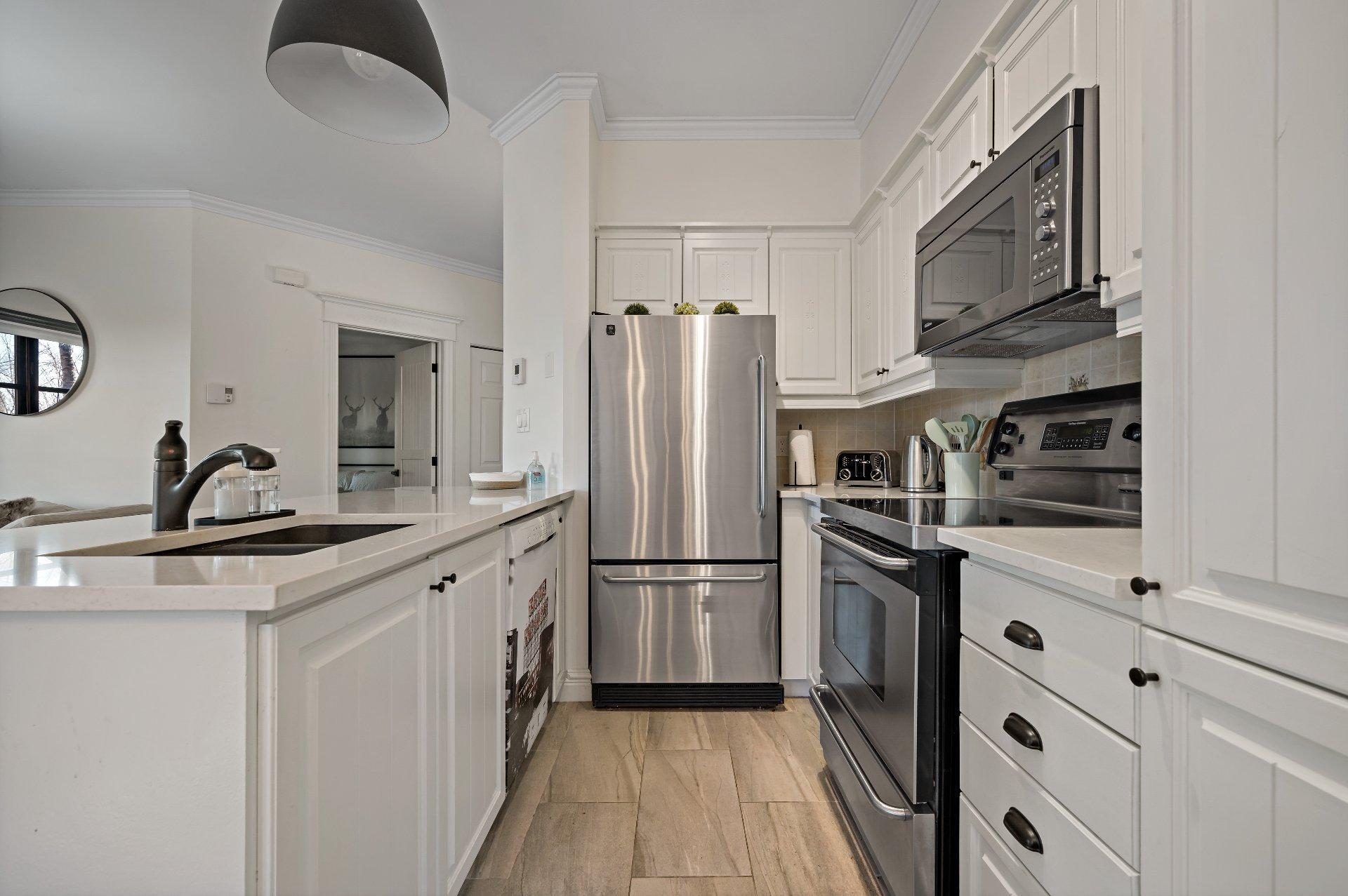 









230


Ch. de la Forêt

, 1,
Mont-Tremblant,




QC
J8E3K8

