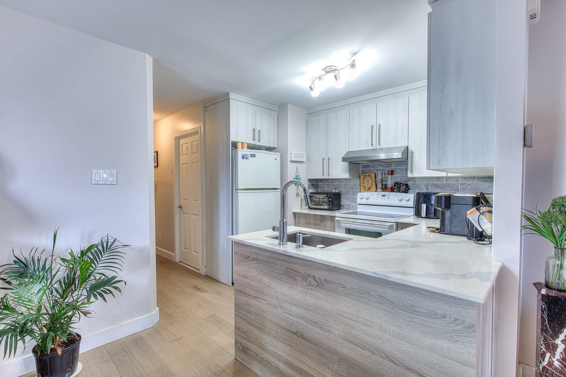 









7334A


Boul. Notre-Dame

,
Laval (Sainte-Dorothée),




QC
H7X4G7

