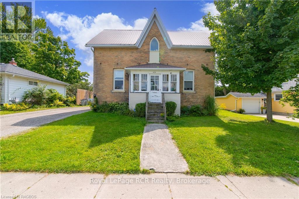 












424 ROYAL STREET E

,
North Perth (Listowel),




Ontario
N4W2S3

