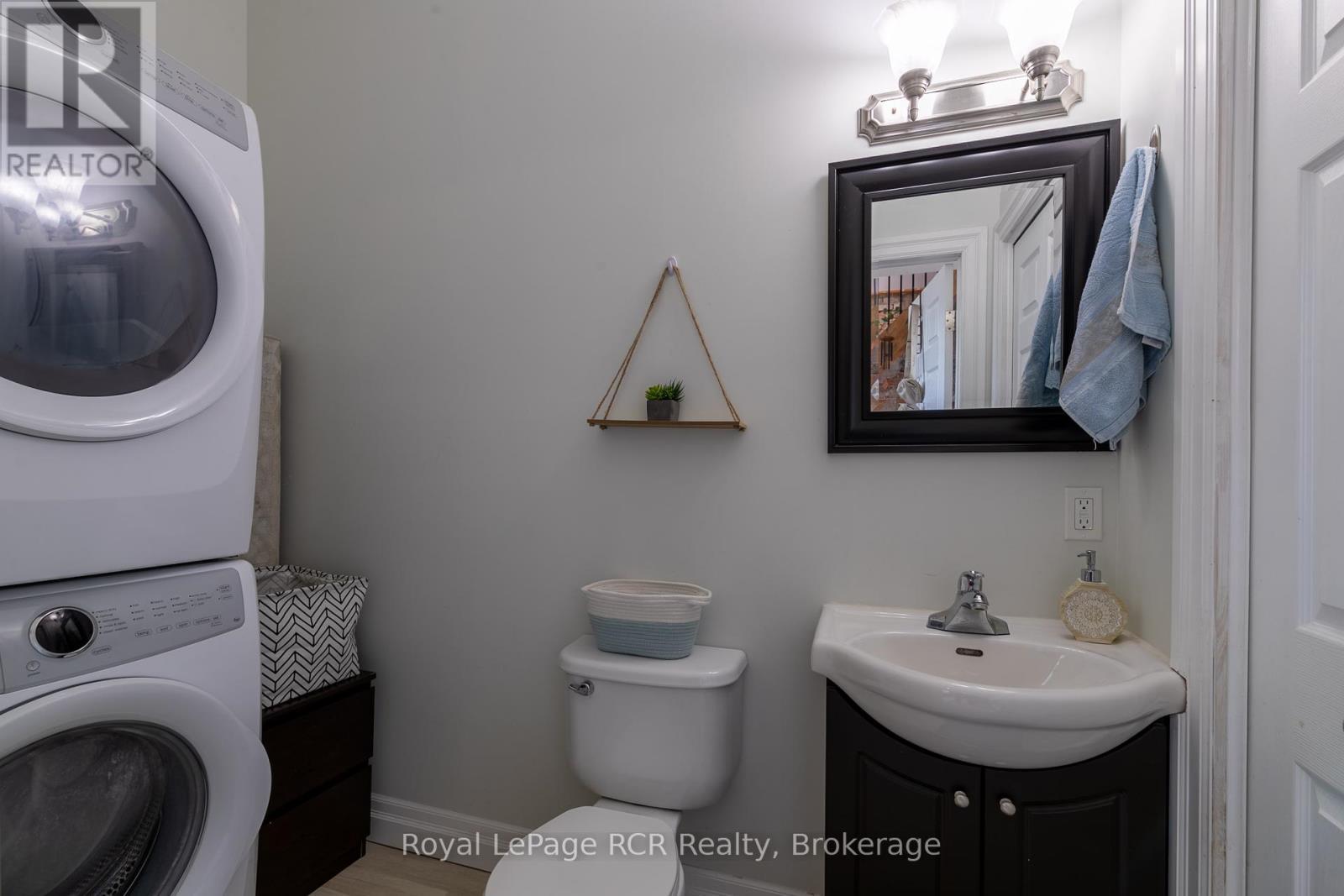 












424 ROYAL STREET E

,
North Perth (Listowel),




Ontario
N4W2S3

