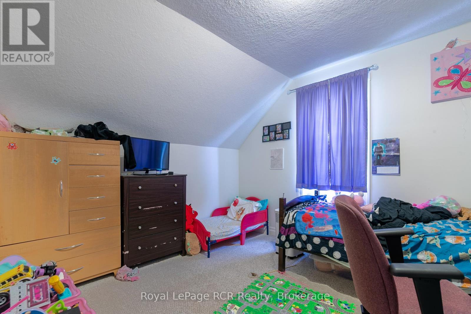 












424 ROYAL STREET E

,
North Perth (Listowel),




Ontario
N4W2S3

