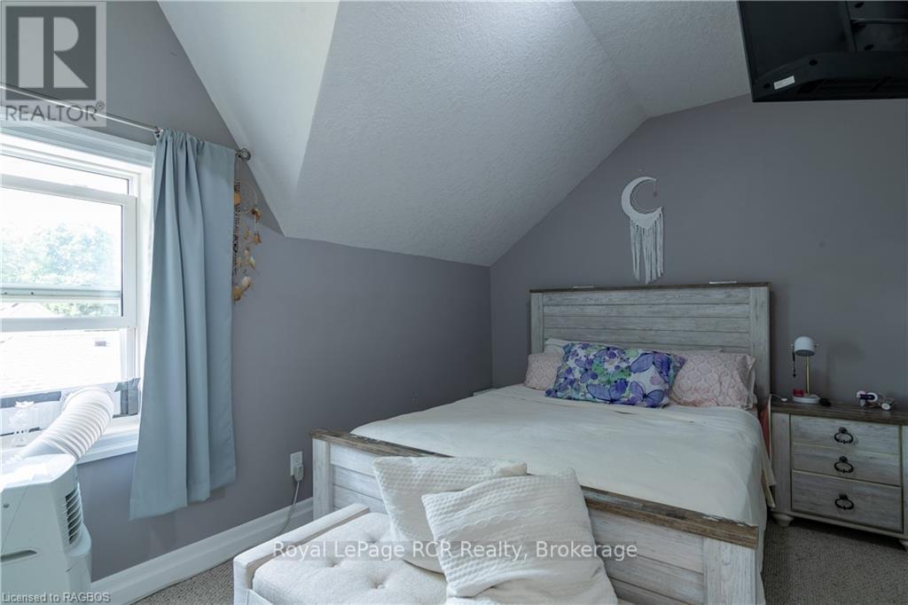 












424 ROYAL STREET E

,
North Perth (Listowel),




Ontario
N4W2S3

