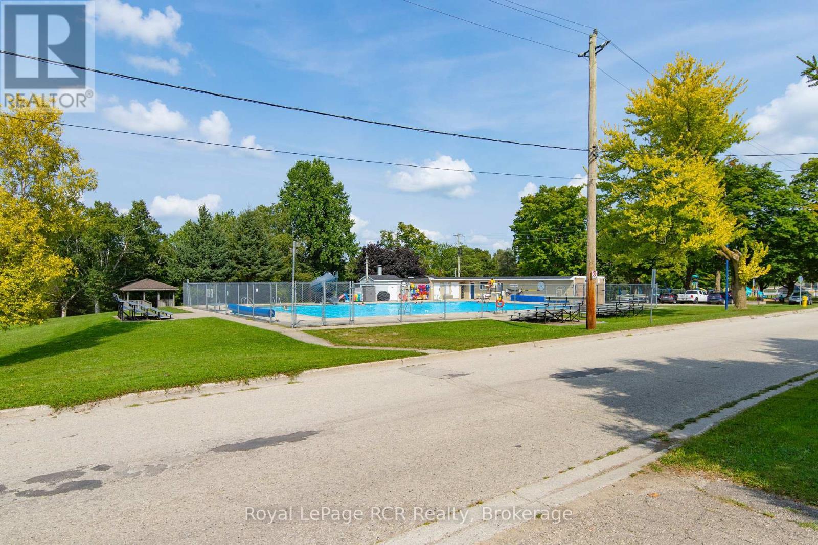 












424 ROYAL STREET E

,
North Perth (Listowel),




Ontario
N4W2S3

