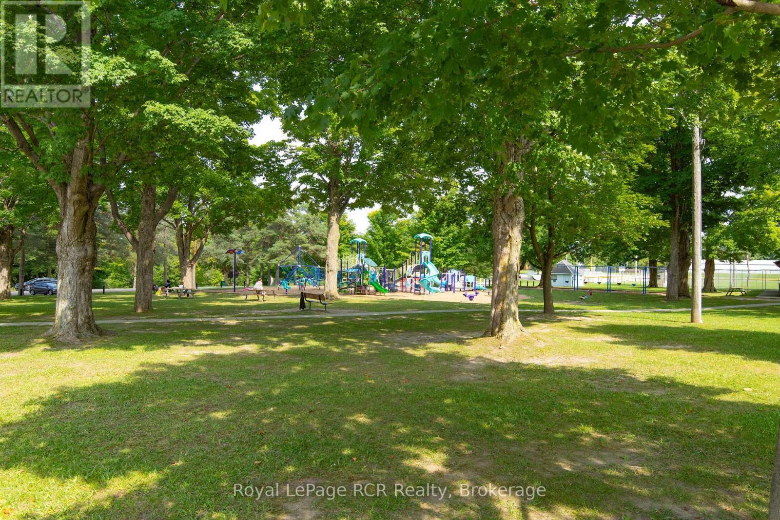 












424 ROYAL STREET E

,
North Perth (Listowel),




Ontario
N4W2S3

