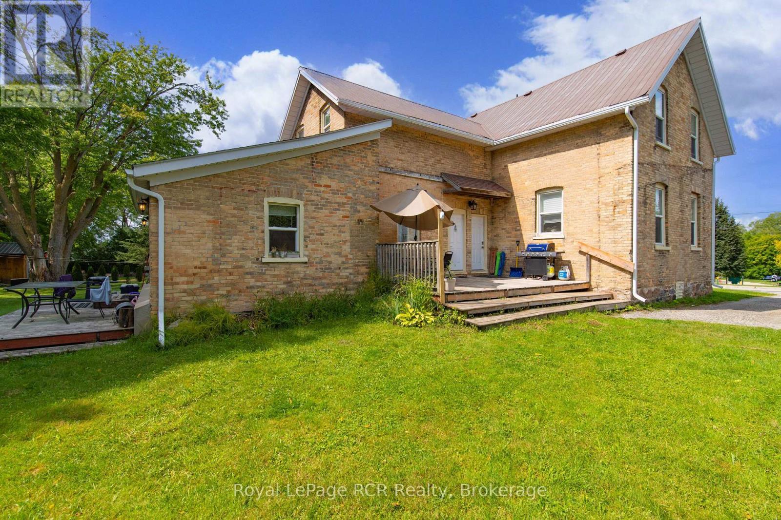 












424 ROYAL STREET E

,
North Perth (Listowel),




Ontario
N4W2S3


