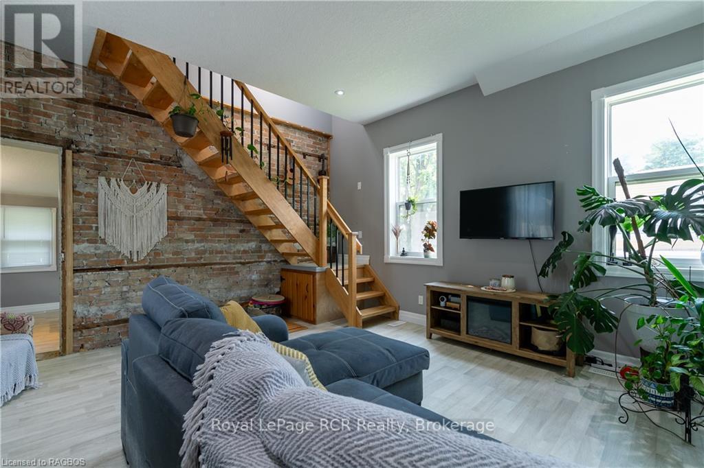 












424 ROYAL STREET E

,
North Perth (Listowel),




Ontario
N4W2S3

