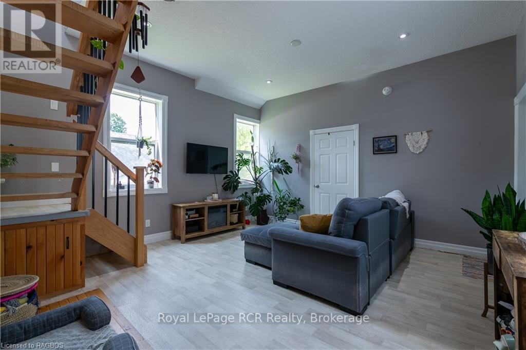 












424 ROYAL STREET E

,
North Perth (Listowel),




Ontario
N4W2S3

