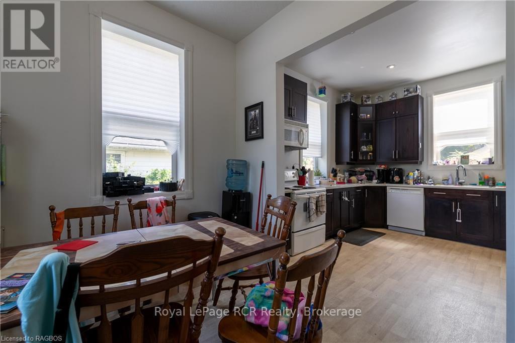 












424 ROYAL STREET E

,
North Perth (Listowel),




Ontario
N4W2S3

