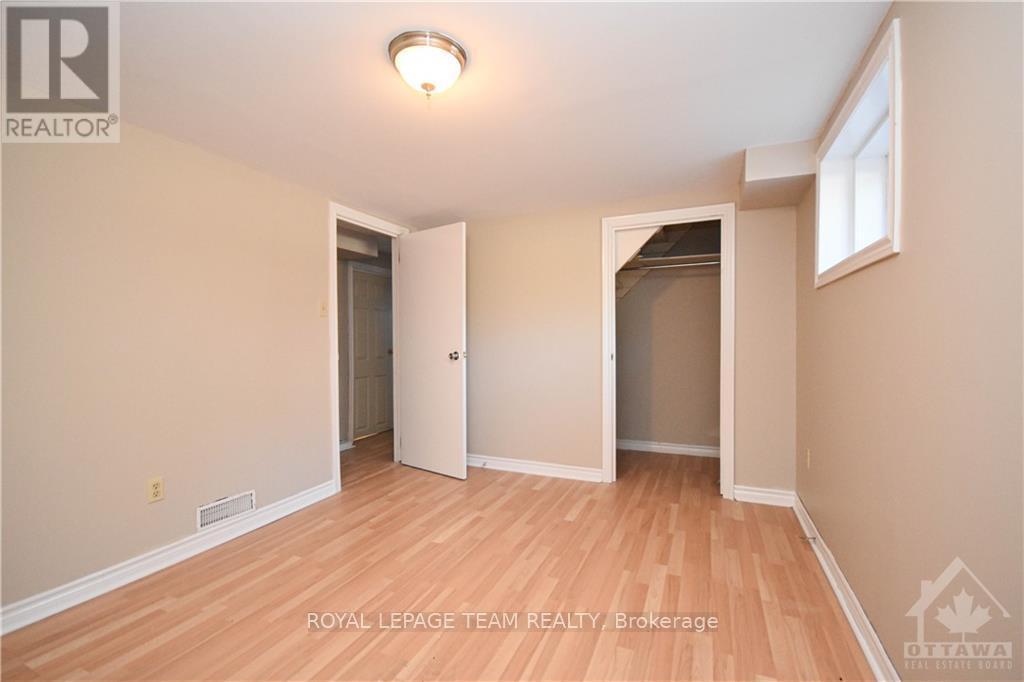 












55 GLENDALE AVENUE

,
Ottawa,




Ontario
K1S1W3


