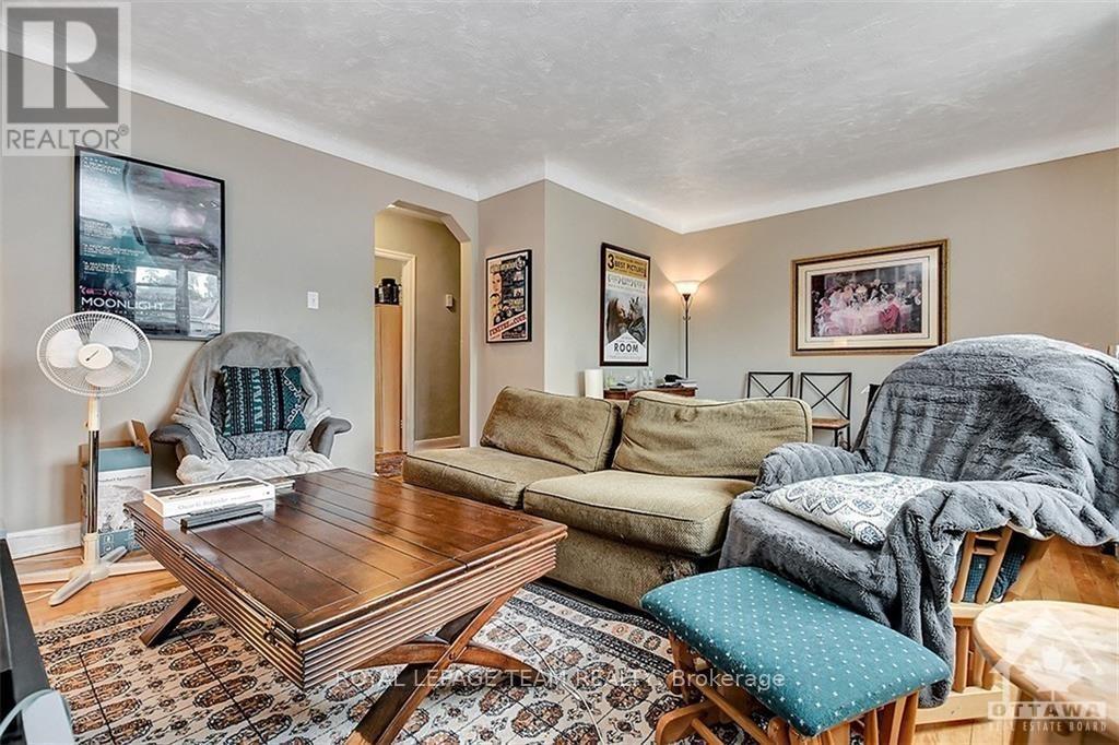 












55 GLENDALE AVENUE

,
Ottawa,




Ontario
K1S1W3

