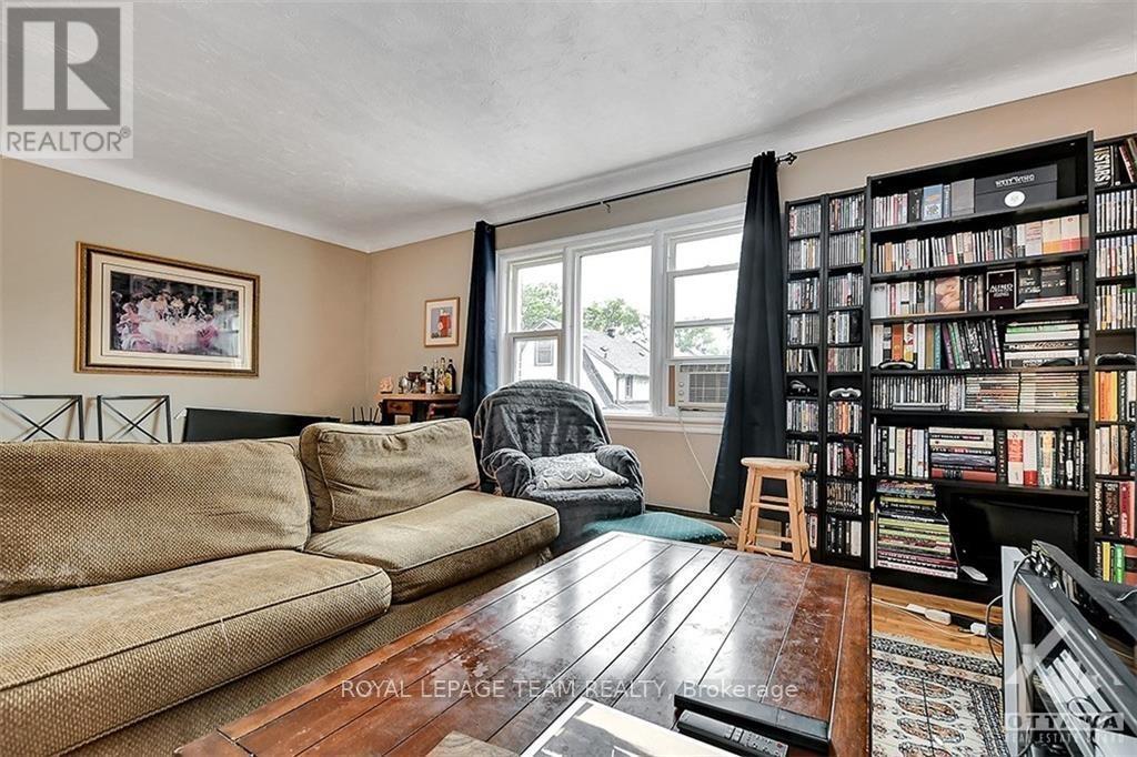 












55 GLENDALE AVENUE

,
Ottawa,




Ontario
K1S1W3

