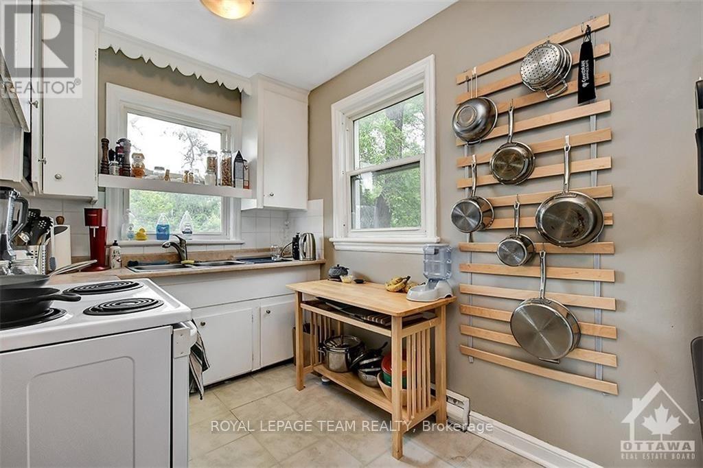 












55 GLENDALE AVENUE

,
Ottawa,




Ontario
K1S1W3

