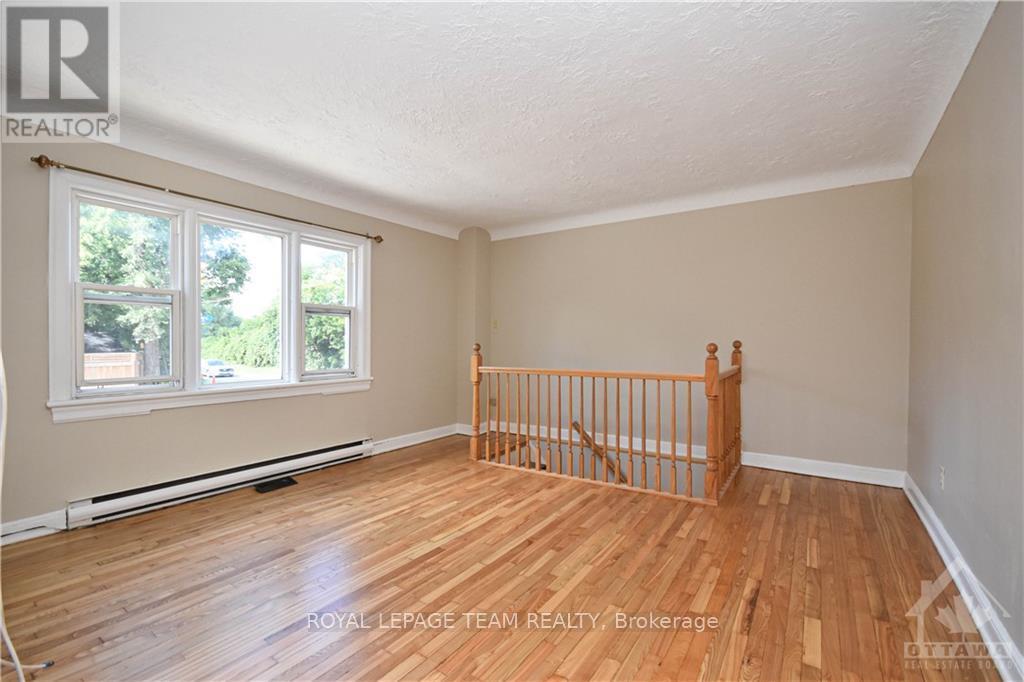 












55 GLENDALE AVENUE

,
Ottawa,




Ontario
K1S1W3

