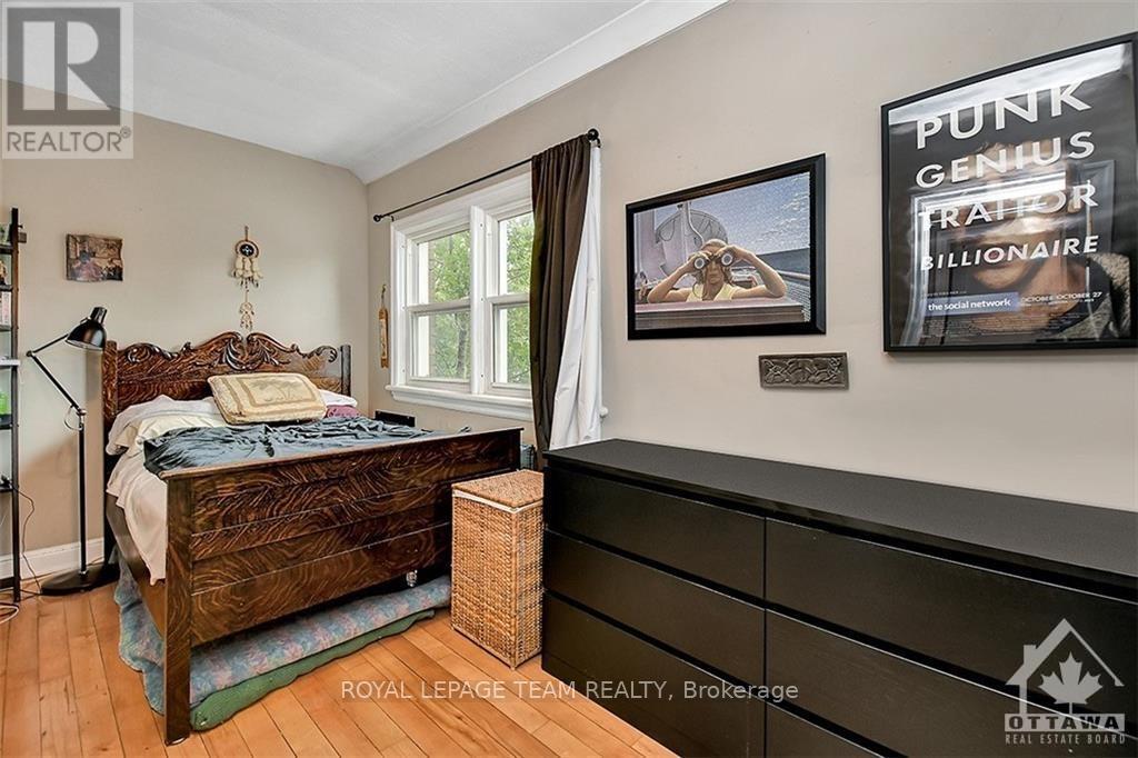 












55 GLENDALE AVENUE

,
Ottawa,




Ontario
K1S1W3

