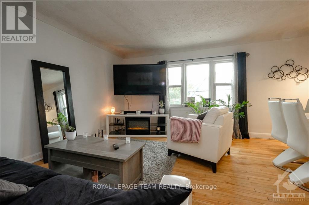 












55 GLENDALE AVENUE

,
Ottawa,




Ontario
K1S1W3

