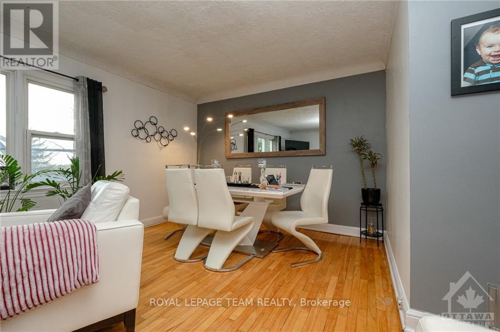 












55 GLENDALE AVENUE

,
Ottawa,




Ontario
K1S1W3


