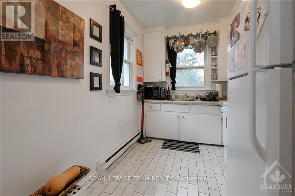 












55 GLENDALE AVENUE

,
Ottawa,




Ontario
K1S1W3

