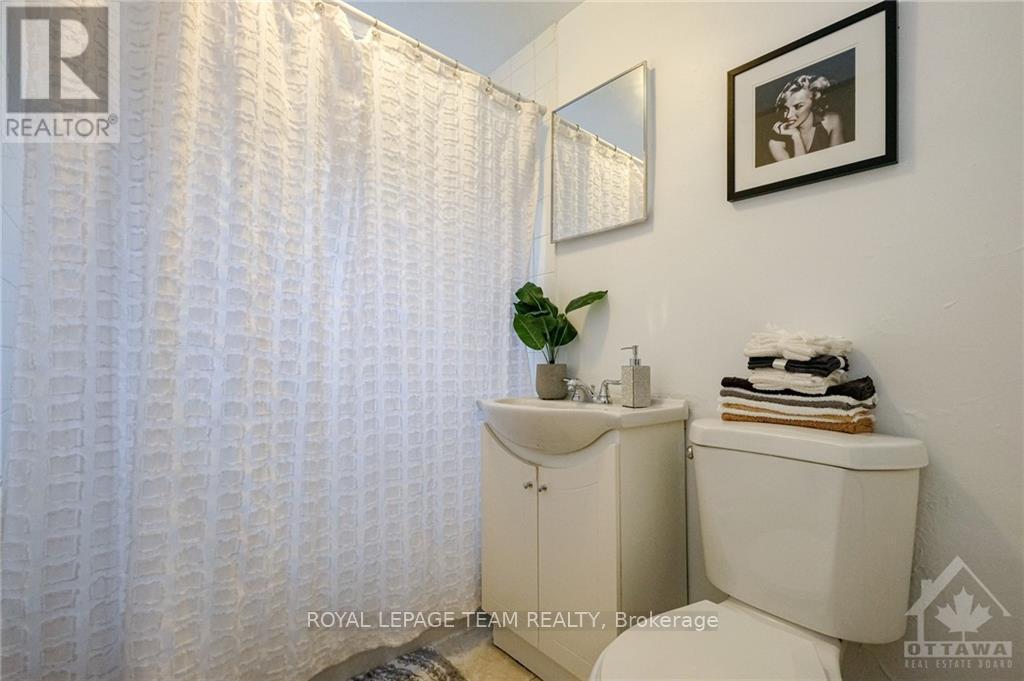 












55 GLENDALE AVENUE

,
Ottawa,




Ontario
K1S1W3

