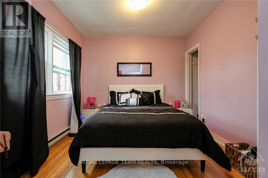 












55 GLENDALE AVENUE

,
Ottawa,




Ontario
K1S1W3

