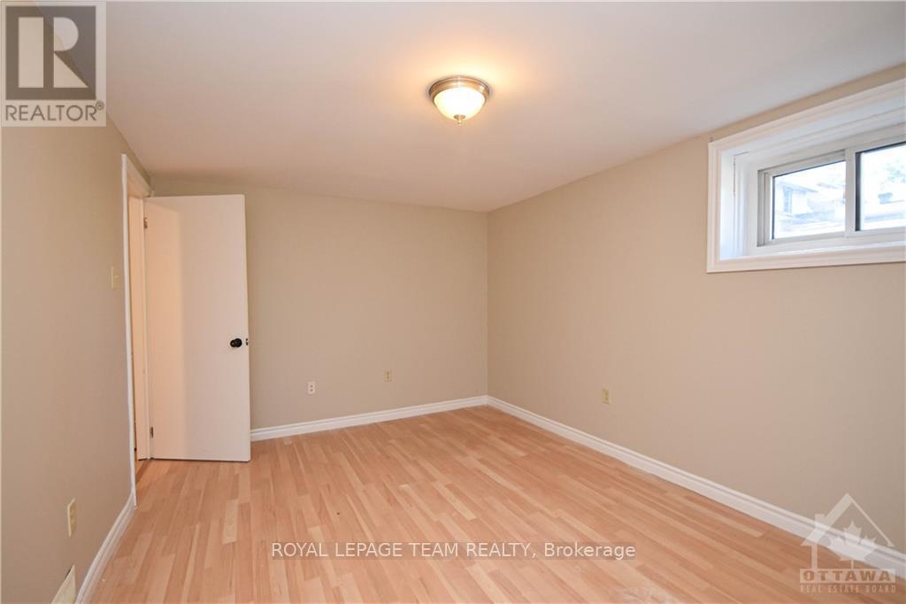 












55 GLENDALE AVENUE

,
Ottawa,




Ontario
K1S1W3

