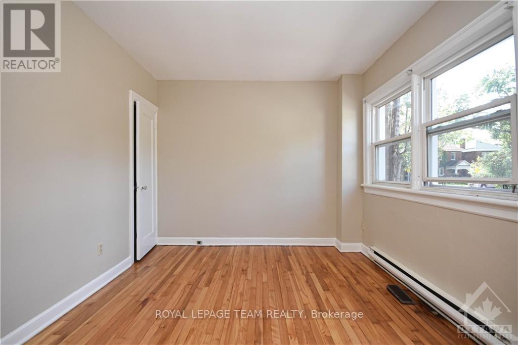 












55 GLENDALE AVENUE

,
Ottawa,




Ontario
K1S1W3

